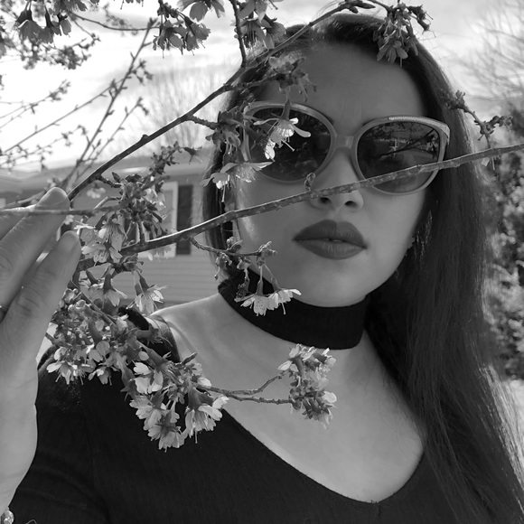 Meet your Posher, Yeni - Picture 1 of 1